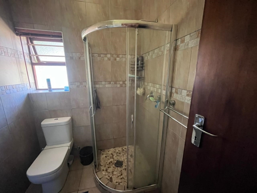 5 Bedroom Property for Sale in Rouxpark Western Cape